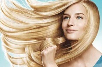 wie man Haare mit Balsam wiederherstellt