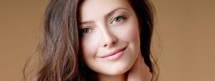 Mädchen mit gesundem und gepflegtem Haar